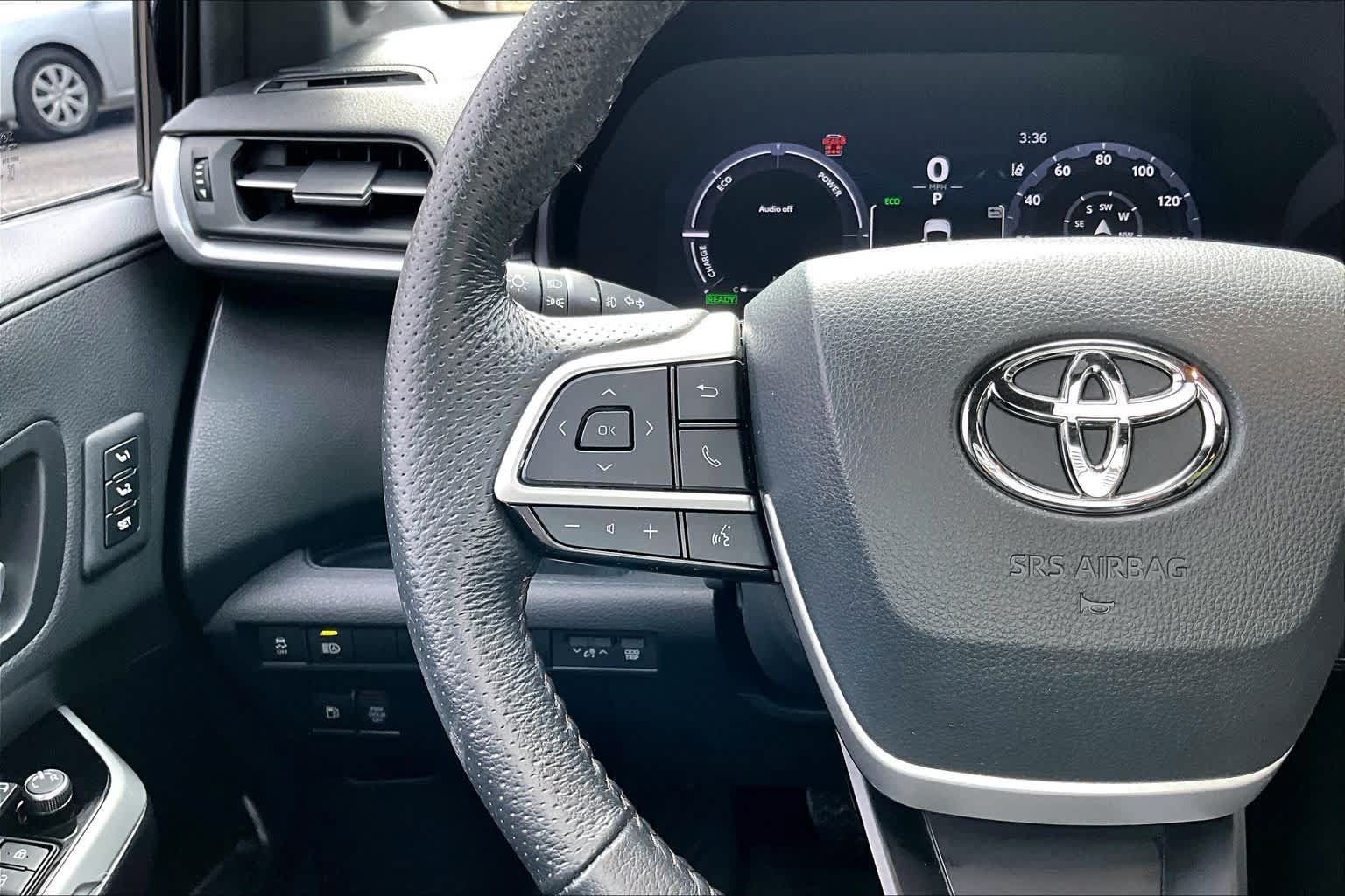 Used 2025 Toyota Sienna Limited FWD image 24