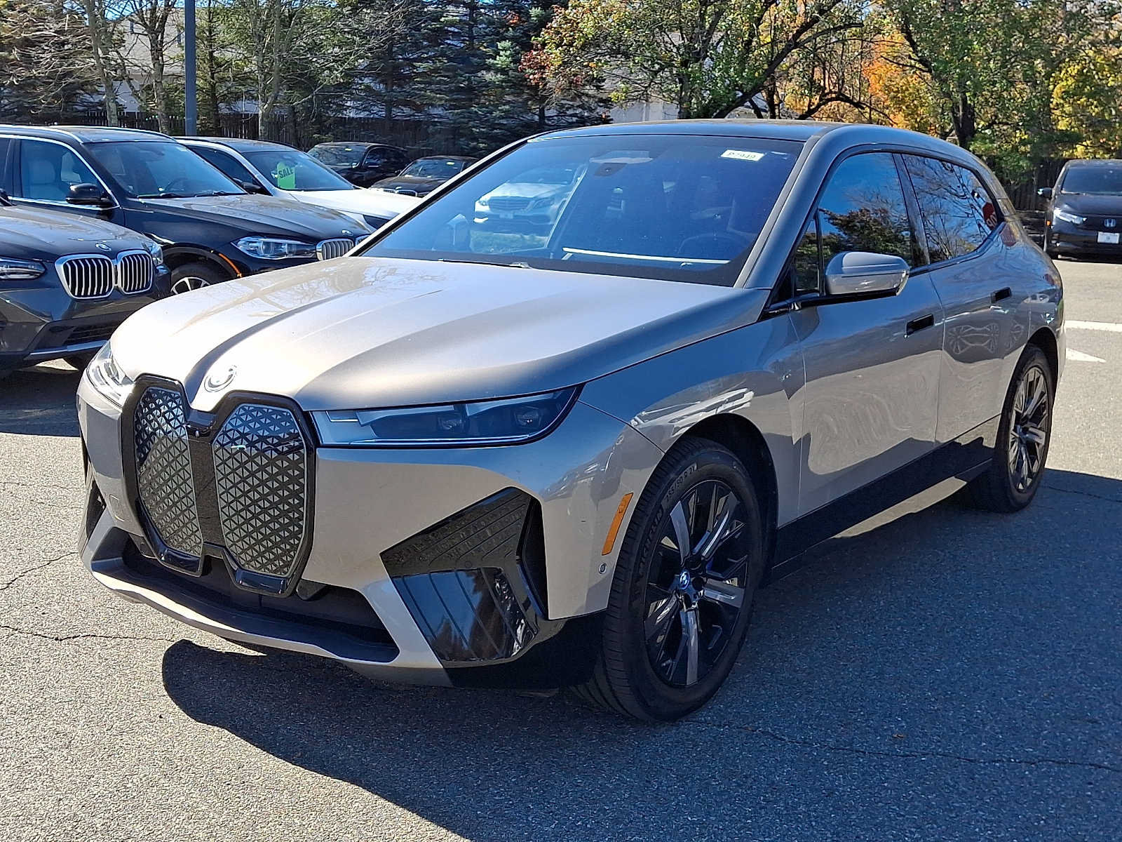 Used 2024 BMW iX xDrive50 w/ Premium Package AWD/4WD image 3