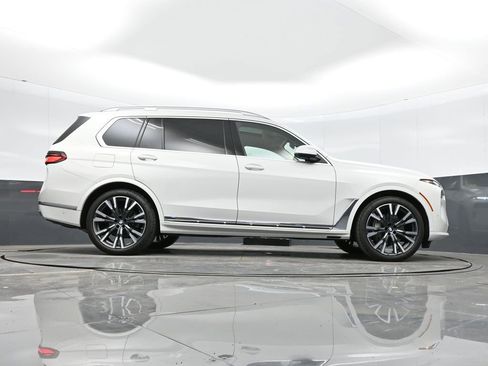 Used 2025 BMW X7 xDrive40i image 39