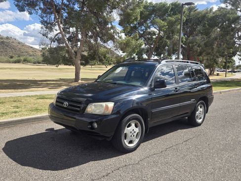 Used 2006 Toyota Highlander 4WD V6 w/ 3rd Row image 1