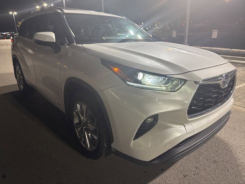 Used 2022 Toyota Highlander Limited image 2
