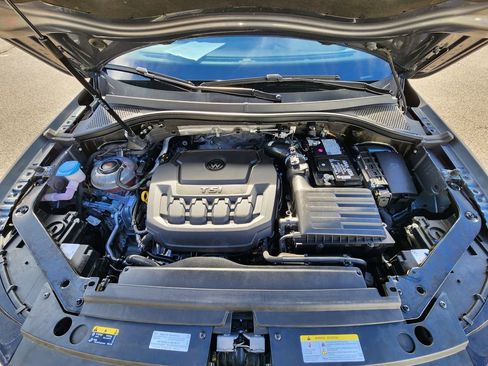 Certified 2024 Volkswagen Tiguan SE R-Line image 15