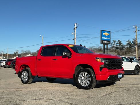 Used 2024 Chevrolet Silverado 1500 Custom image 3