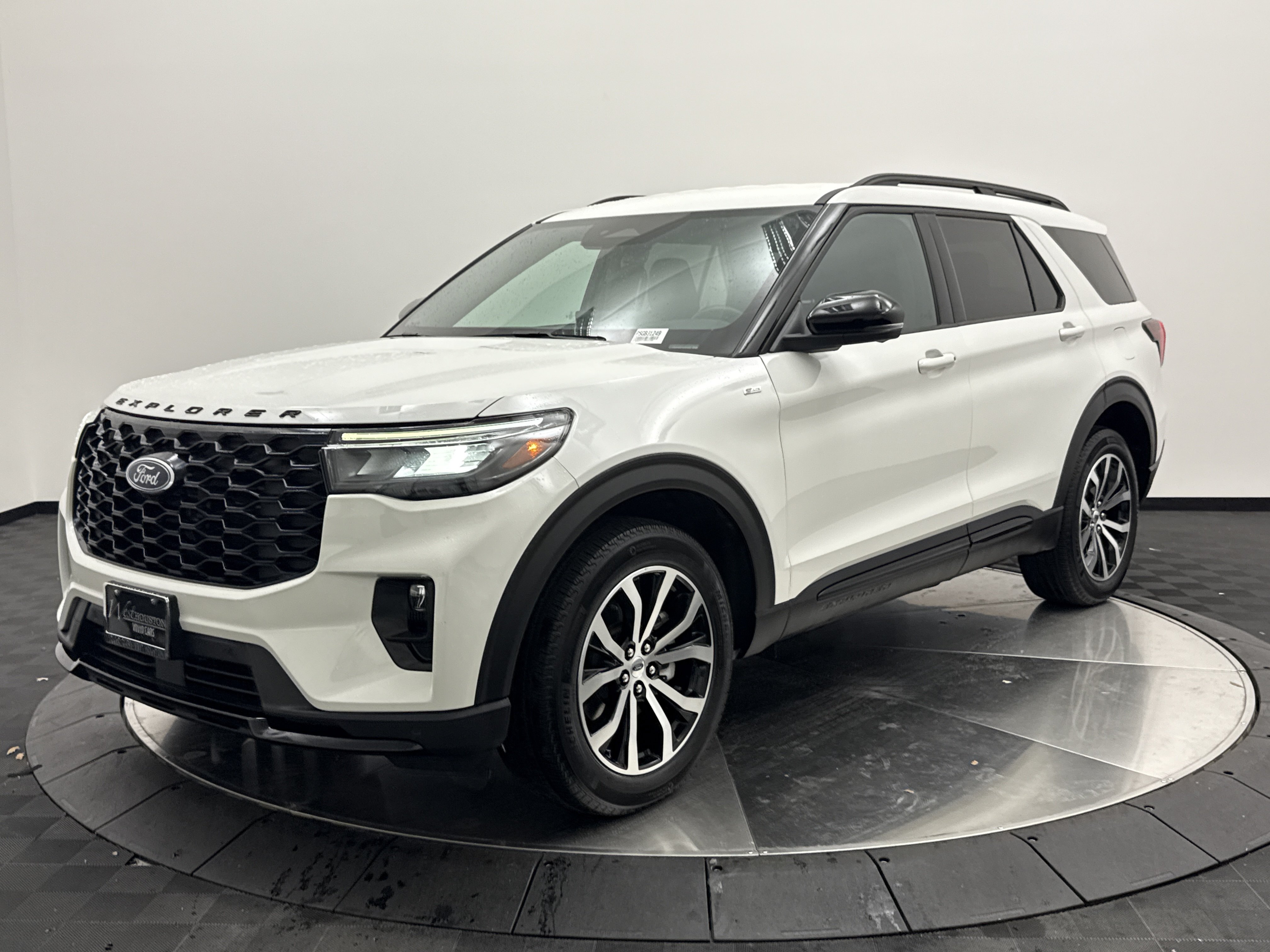 Used 2025 Ford Explorer ST-Line AWD/4WD image 3