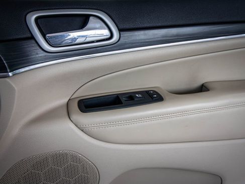 Used 2020 Jeep Grand Cherokee Limited image 18