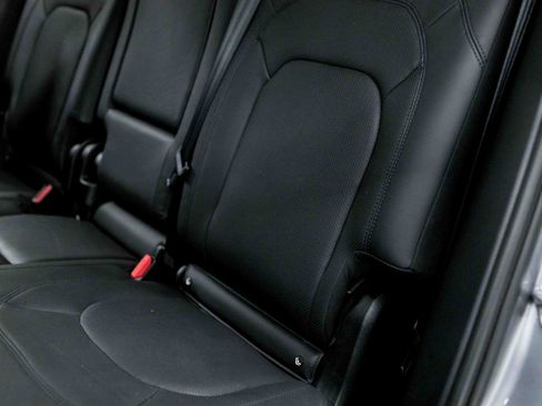 Used 2023 Land Rover Defender 130 SE image 71