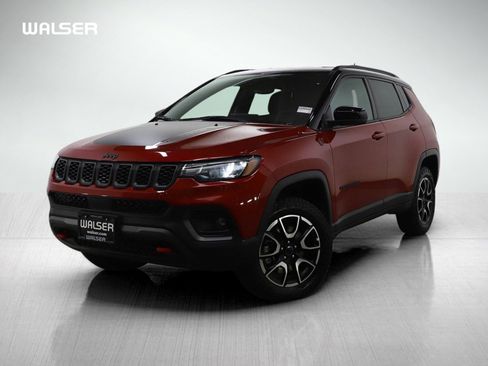 Used 2025 Jeep Compass Trailhawk image 1