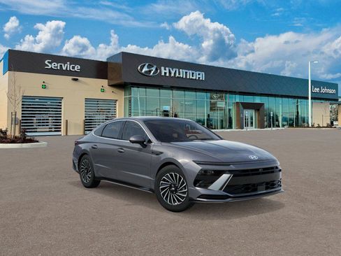New 2026 Hyundai Sonata Limited image 2