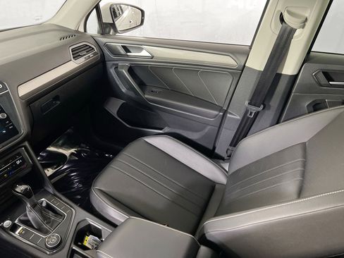 Used 2022 Volkswagen Tiguan SE AWD/4WD image 23