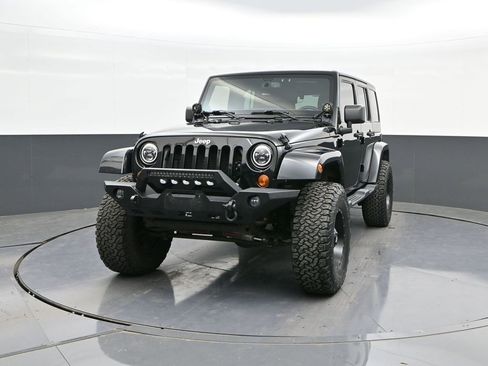 Used 2013 Jeep Wrangler Unlimited Sahara w/ Connectivity Group image 9
