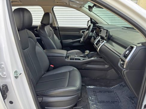 Used 2022 Kia Sorento S FWD image 14