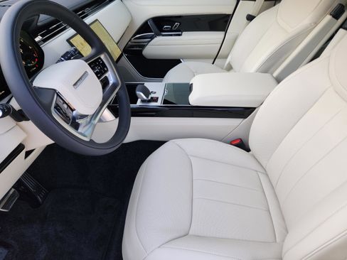 New 2026 Land Rover Range Rover Long Wheelbase SE image 13