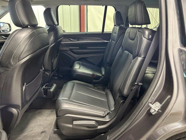 Used 2023 Jeep Grand Cherokee L Limited w/ Luxury Tech Group II AWD/4WD image 17