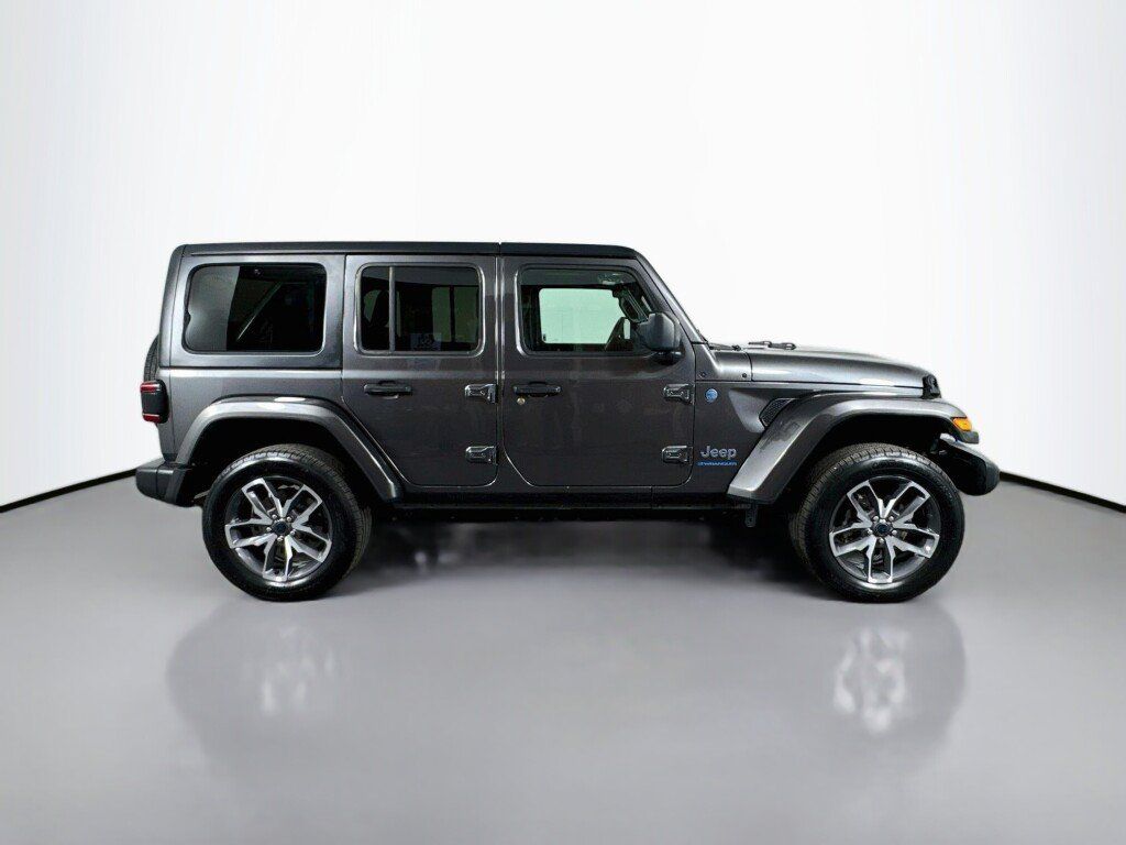 Used 2024 Jeep Wrangler Unlimited w/ Convenience Group AWD/4WD image 6