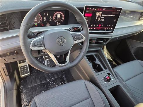 New 2026 Volkswagen Tiguan SE R-Line FWD image 3