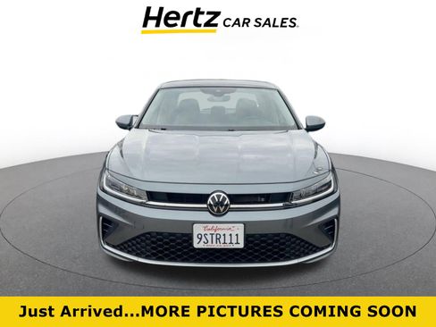 Used 2025 Volkswagen Jetta SE image 1