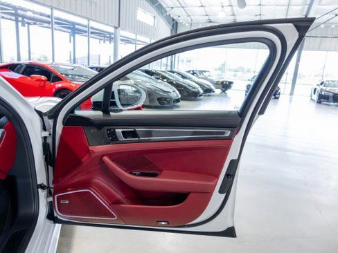 Used 2022 Porsche Panamera GTS w/ Premium Package image 32