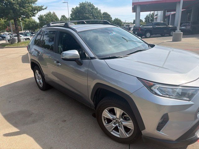 Used 2021 Toyota RAV4 XLE w/ Convenience Package FWD image 2