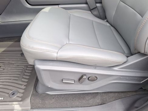 New 2025 Ford Expedition Active image 5