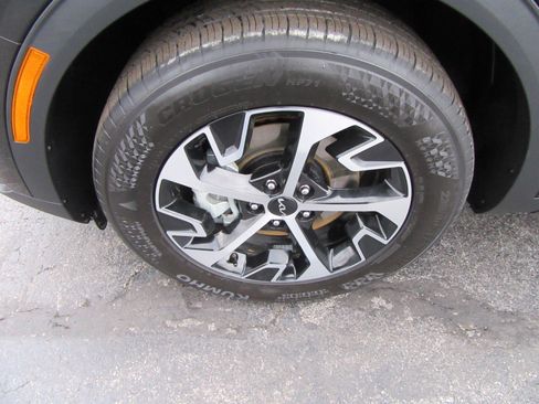 Used 2025 Kia Sportage EX image 15