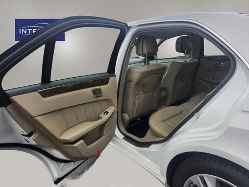 Used 2011 Mercedes-Benz E 550 Sedan image 23