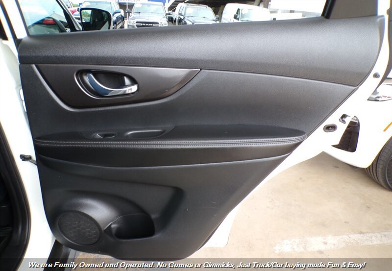 Used 2020 Nissan Rogue SV AWD/4WD image 19