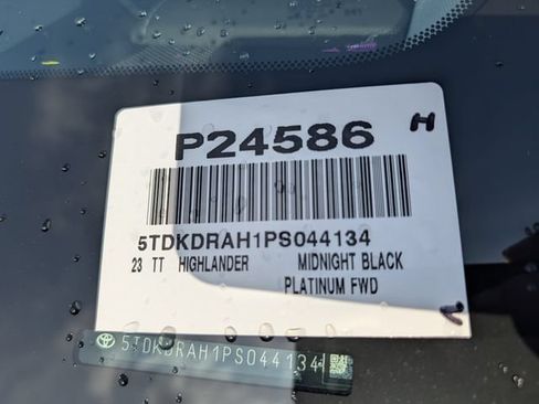 Used 2023 Toyota Highlander Platinum FWD image 37
