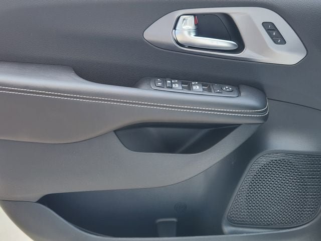 New 2026 Chrysler Pacifica Select w/ S Appearance Package FWD image 18