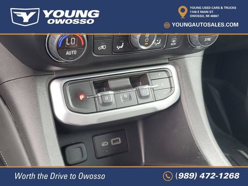 Used 2020 GMC Acadia SLE w/ Driver Convenience Package FWD image 18