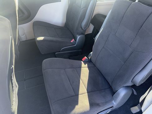 Used 2013 Dodge Grand Caravan SE image 10
