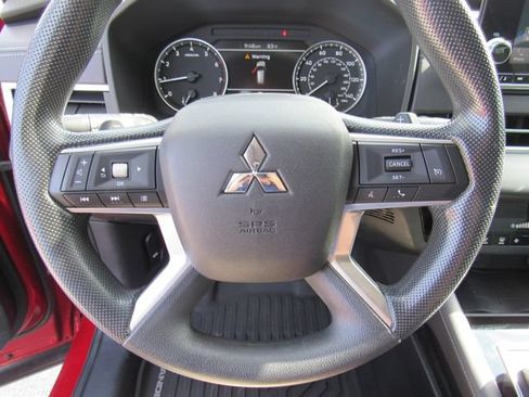 Used 2023 Mitsubishi Outlander ES FWD image 30