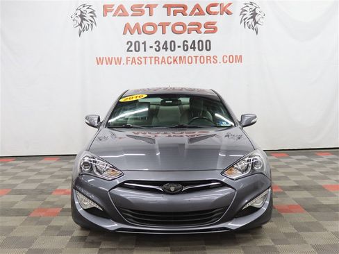 Used 2016 Hyundai Genesis 3.8 image 2