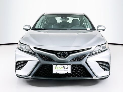 Used 2020 Toyota Camry SE w/ Convenience Package FWD image 2