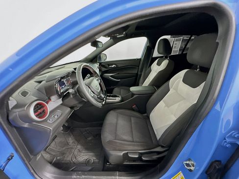 Used 2024 Chevrolet Trax RS w/ Sunroof Package image 13