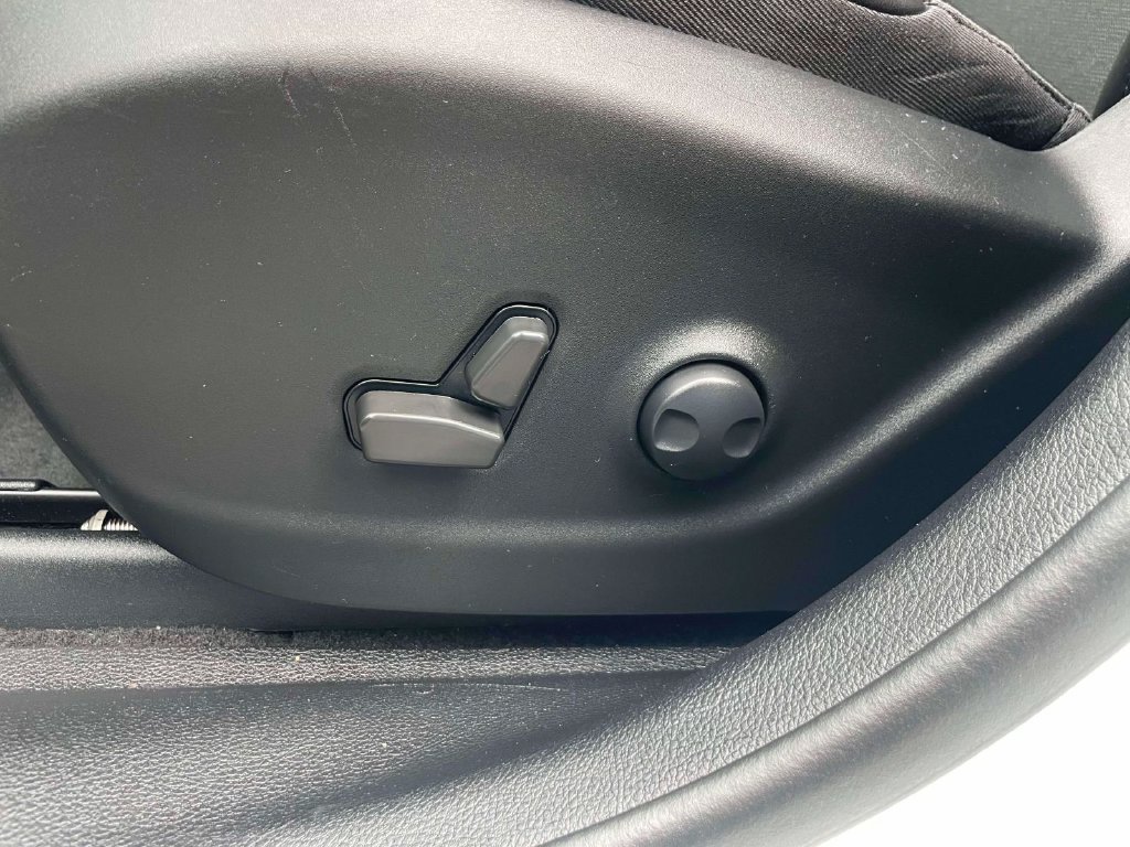 Used 2022 Jeep Cherokee Latitude Plus AWD/4WD image 19
