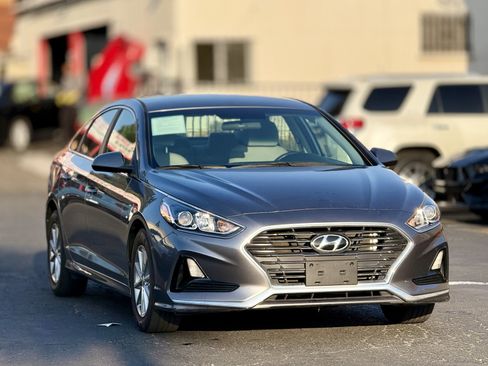 Used 2018 Hyundai Sonata SE FWD image 2