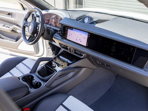 New 2026 Porsche Cayenne Turbo GT image 18