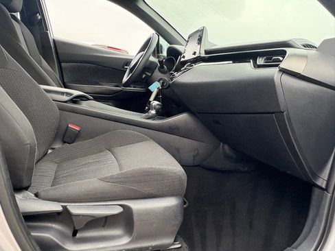 Used 2019 Toyota C-HR XLE image 33