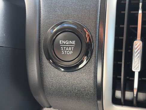 Certified 2025 Ford Expedition Active AWD/4WD image 13