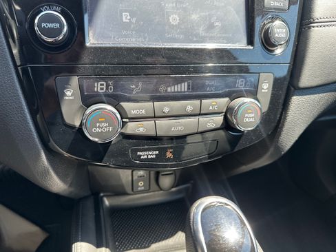 Used 2017 Nissan Rogue SL AWD/4WD image 31