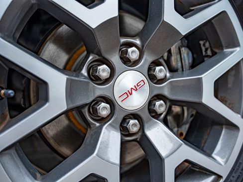 Used 2015 GMC Canyon SLE RWD image 11