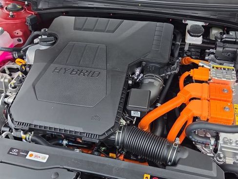 Certified 2025 Hyundai Elantra Hybrid FWD image 10