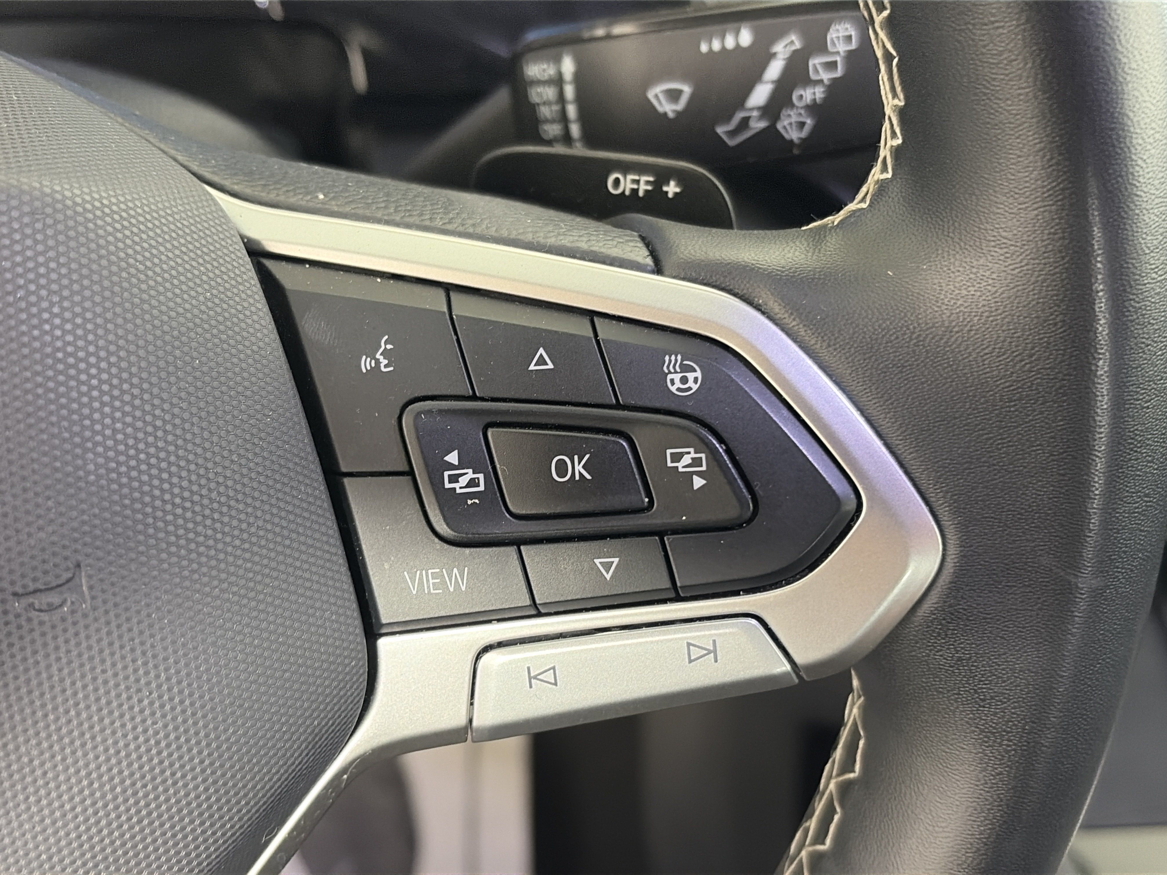 Used 2024 Volkswagen Atlas SE AWD/4WD image 36