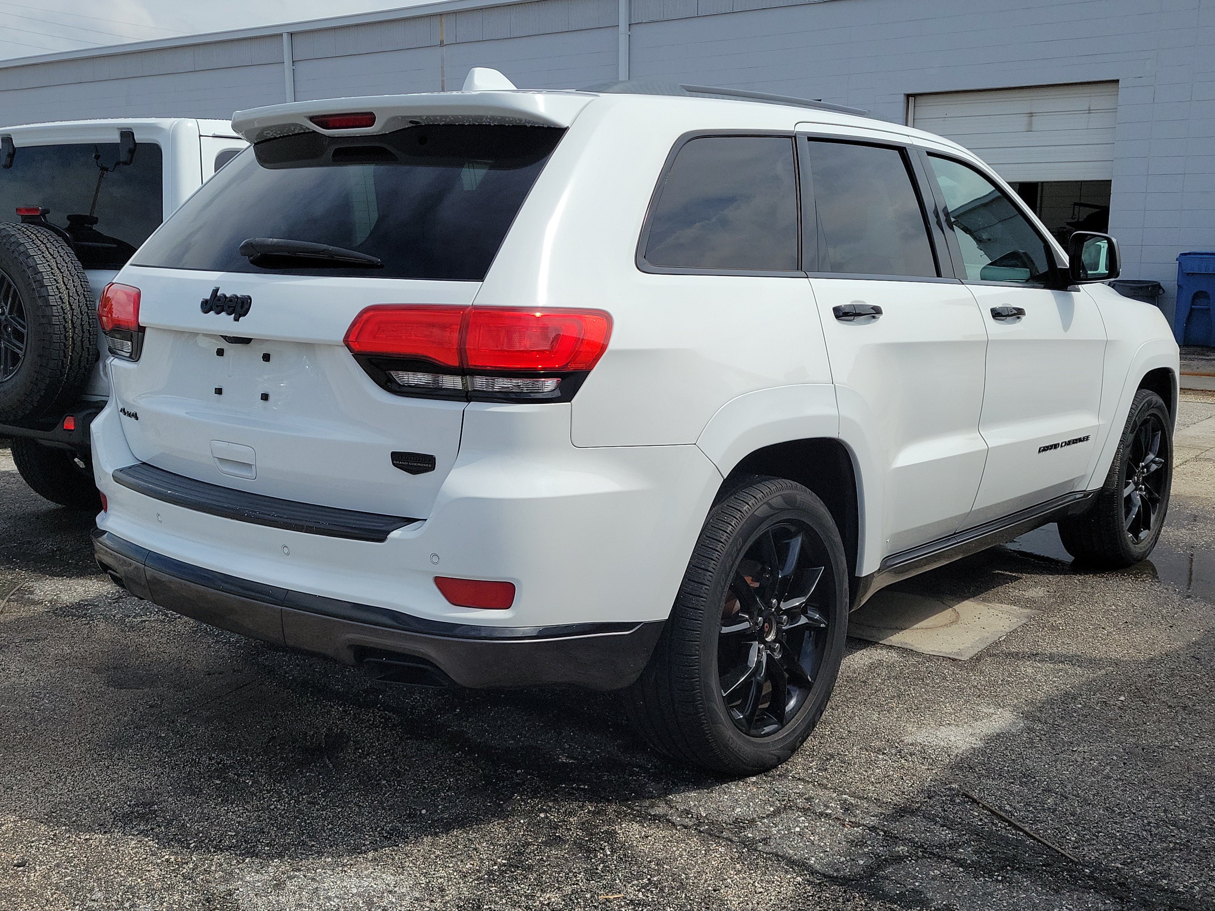 Used 2014 Jeep Grand Cherokee Summit AWD/4WD image 6