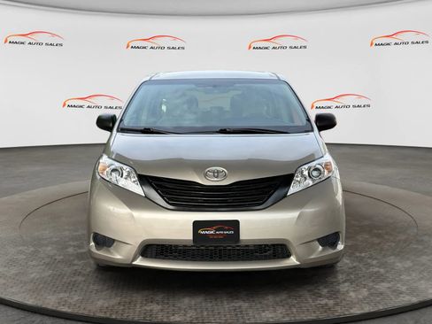 Used 2017 Toyota Sienna L FWD image 3