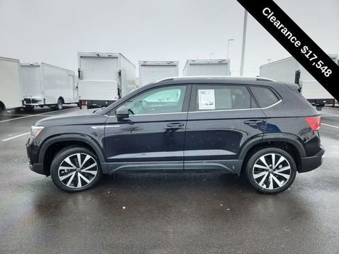 Used 2024 Volkswagen Taos SE image 4