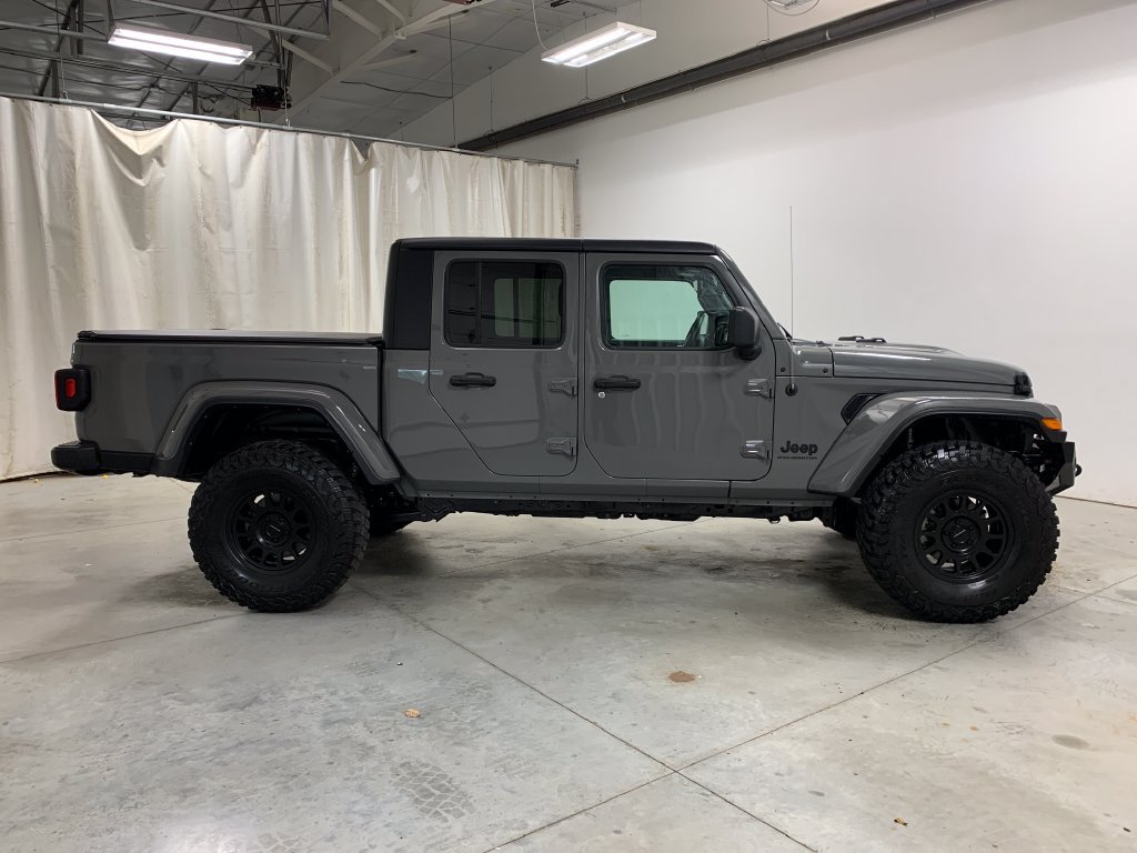 Used 2023 Jeep Gladiator Sport AWD/4WD image 11