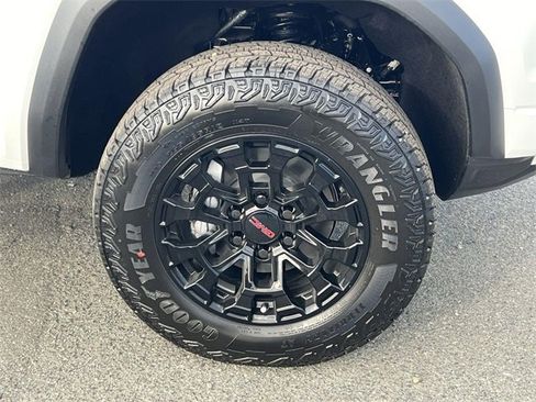 New 2026 GMC Canyon Elevation w/ Convenience Package image 33