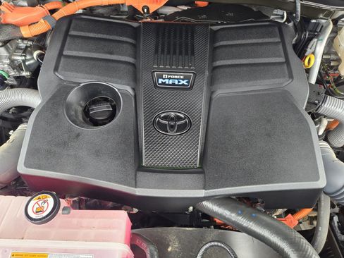 Used 2024 Toyota Tundra Platinum image 35