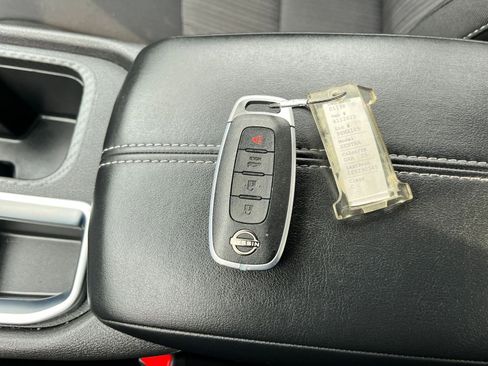 Used 2025 Nissan Sentra SV image 22